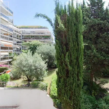 Furnished Studio With A Terrace Swimming Pool In A Charming Residence Antibes