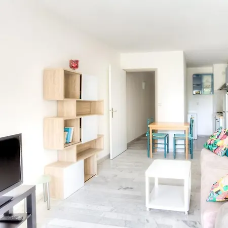 Furnished Studio With A Terrace Swimming Pool In A Charming Residence * Antibes