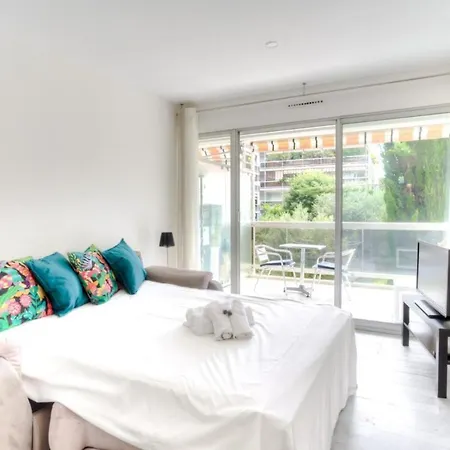 Furnished Studio With A Terrace Swimming Pool In A Charming Residence *