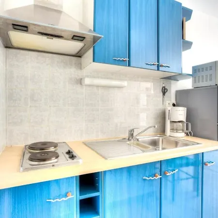 Furnished Studio With A Terrace Swimming Pool In A Charming Residence Antibes